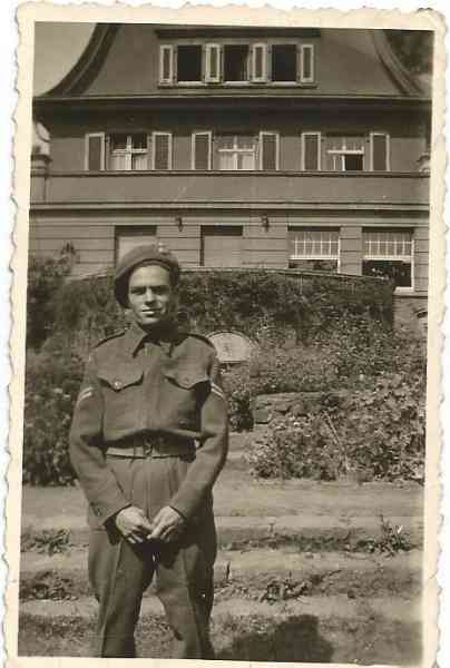 Images/grandad photos00100015.jpg